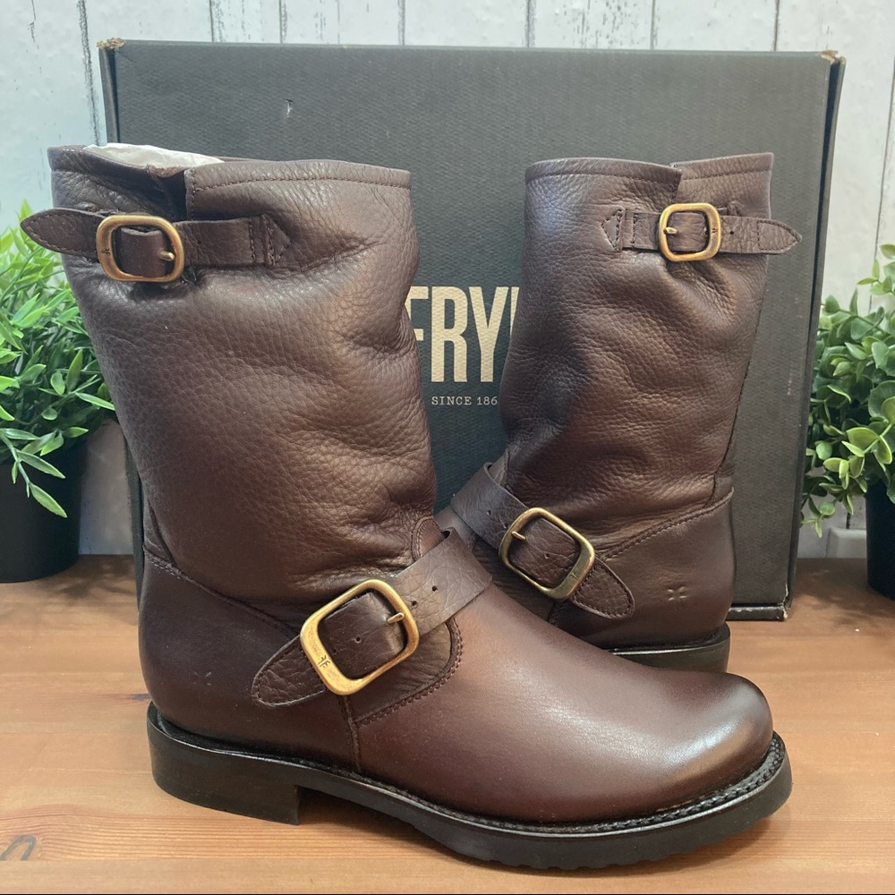 Frye Women's Veronica Short Leather Boot Dark Brown - Picture 3 of 12